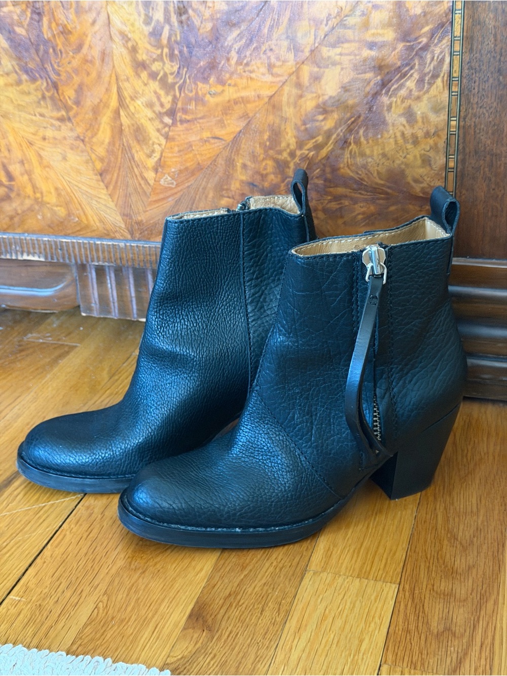 Acne Black Leather “Pistol” Ankle Booties with Side Zip Detail sz 36